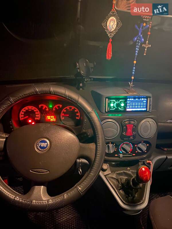 Минивэн Fiat Doblo 2005 в Болехове