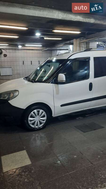 Минивэн Fiat Doblo 2016 в Киеве