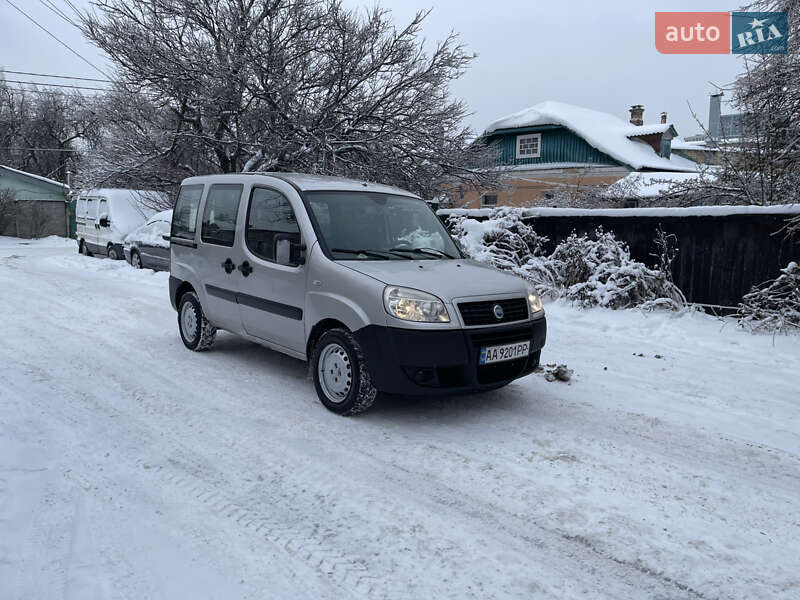 Минивэн Fiat Doblo 2006 в Киеве