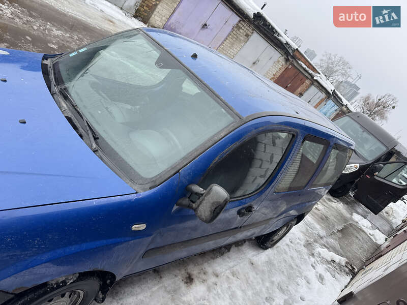 Минивэн Fiat Doblo 2008 в Киеве