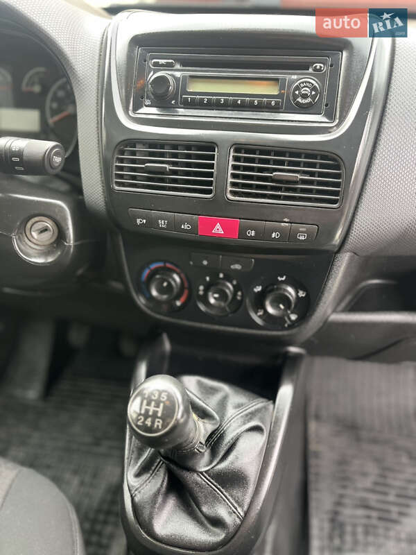 Вантажний фургон Fiat Doblo 2013 в Стрию