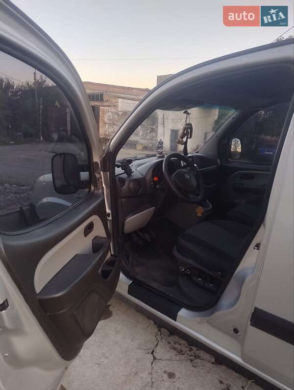 Минивэн Fiat Doblo 2009 в Пятихатках
