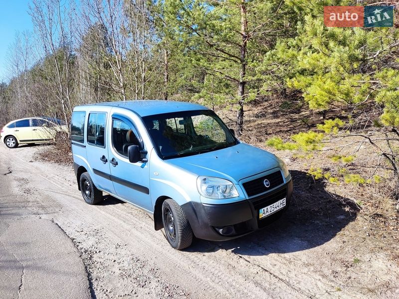 Минивэн Fiat Doblo 2007 в Киеве