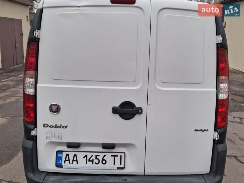 Вантажний фургон Fiat Doblo 2012 в Києві