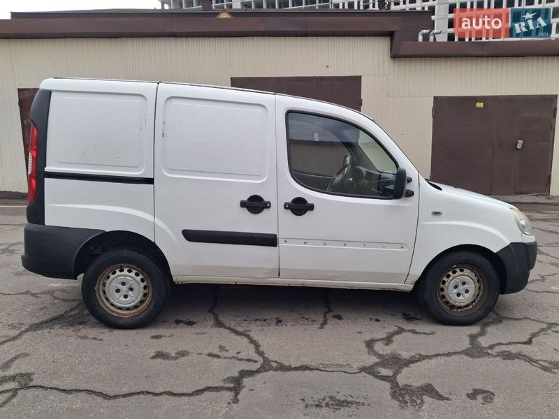 Вантажний фургон Fiat Doblo 2012 в Києві