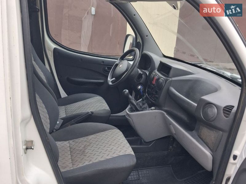 Вантажний фургон Fiat Doblo 2012 в Києві