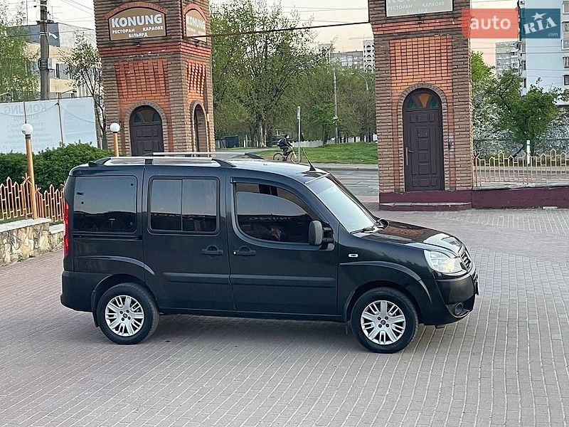 Минивэн Fiat Doblo 2010 в Киеве