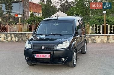 Минивэн Fiat Doblo 2010 в Киеве