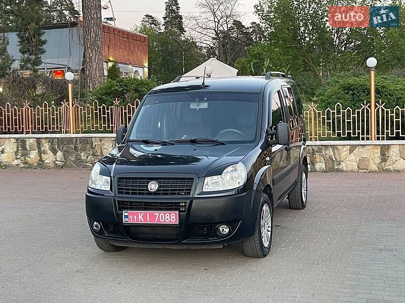 Минивэн Fiat Doblo 2010 в Киеве