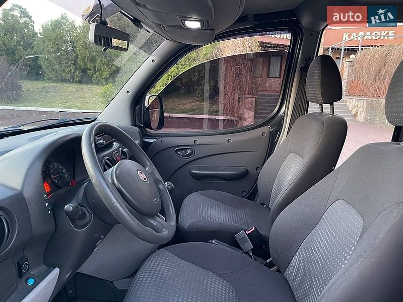 Минивэн Fiat Doblo 2010 в Киеве