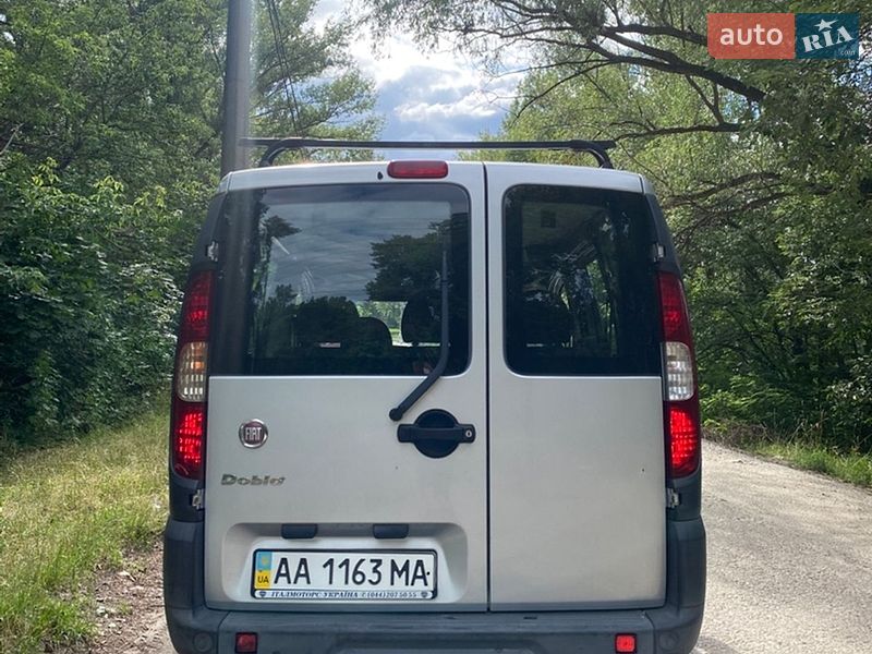 Минивэн Fiat Doblo 2011 в Киеве