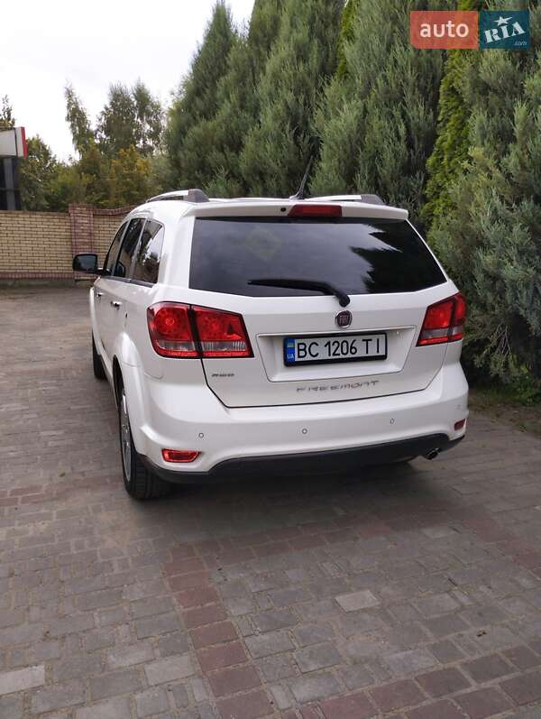 Внедорожник / Кроссовер Fiat Freemont 2013 в 