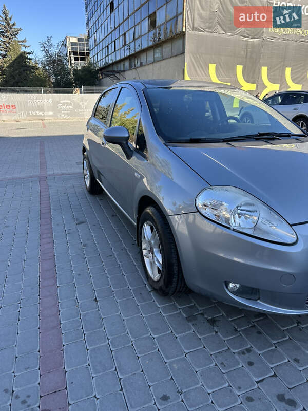 Хэтчбек Fiat Grande Punto 2010 в Ивано-Франковске