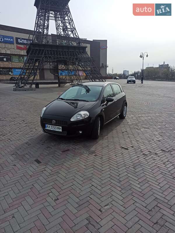 Хэтчбек Fiat Grande Punto 2010 в 