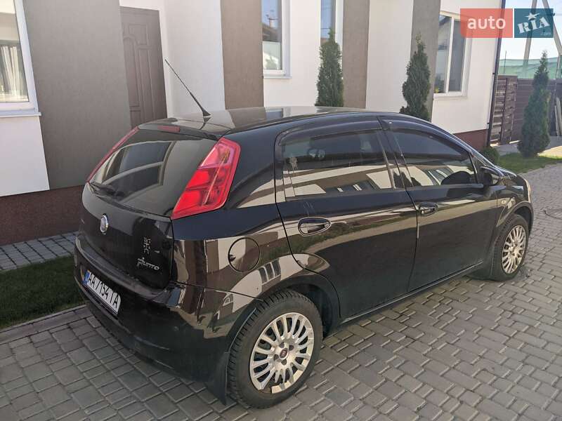Хетчбек Fiat Grande Punto 2011 в 