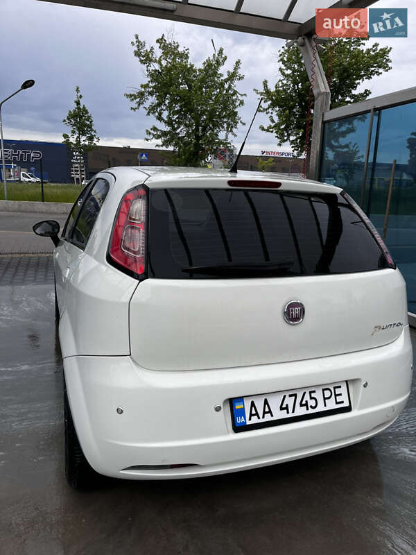 Хэтчбек Fiat Grande Punto 2012 в Киеве