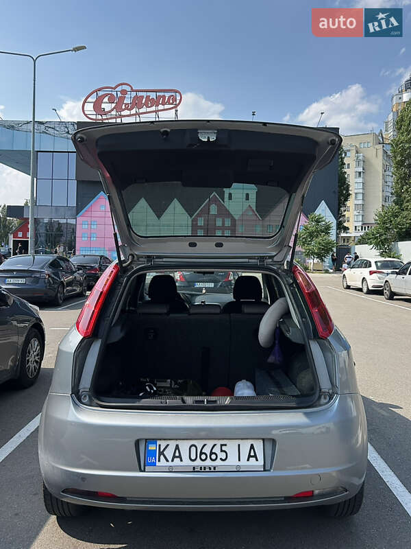 Хэтчбек Fiat Grande Punto 2011 в Киеве
