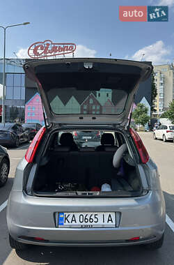 Хэтчбек Fiat Grande Punto 2011 в 