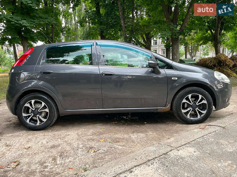 Хэтчбек Fiat Grande Punto 2011 в Киеве
