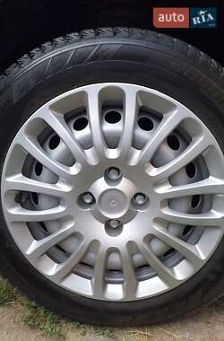 Хэтчбек Fiat Grande Punto 2009 в 