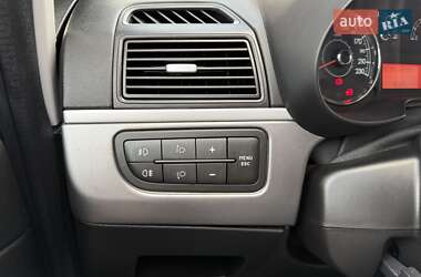 Хетчбек Fiat Grande Punto 2013 в  фото 16 Хетчбек Fiat Grande Punto 2013 в