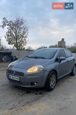 Хэтчбек Fiat Grande Punto 2010 в Березному