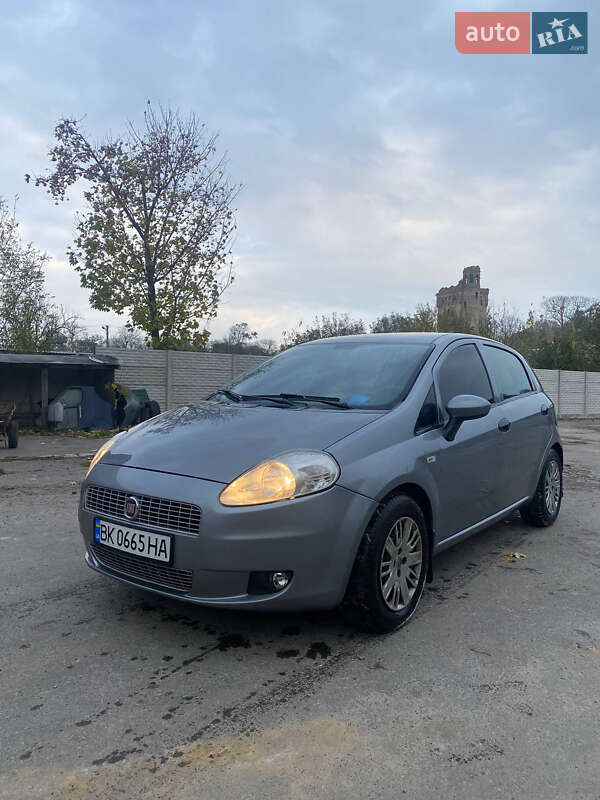 Хэтчбек Fiat Grande Punto 2010 в Березному фото Хэтчбек Fiat Grande Punto 2010 в Березному
