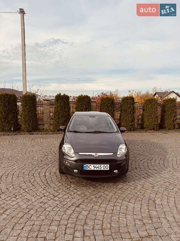 Хетчбек Fiat Grande Punto 2011 в Жовкві