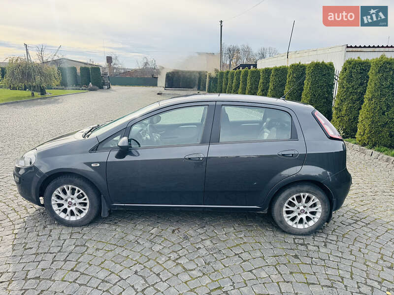Хетчбек Fiat Grande Punto 2011 в Жовкві
