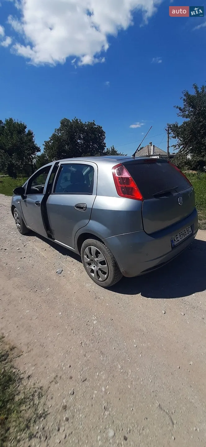 2010 Fiat Punto - мініатюра 2