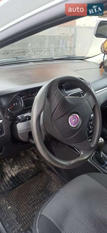 Седан Fiat Linea 2009 в Воловце