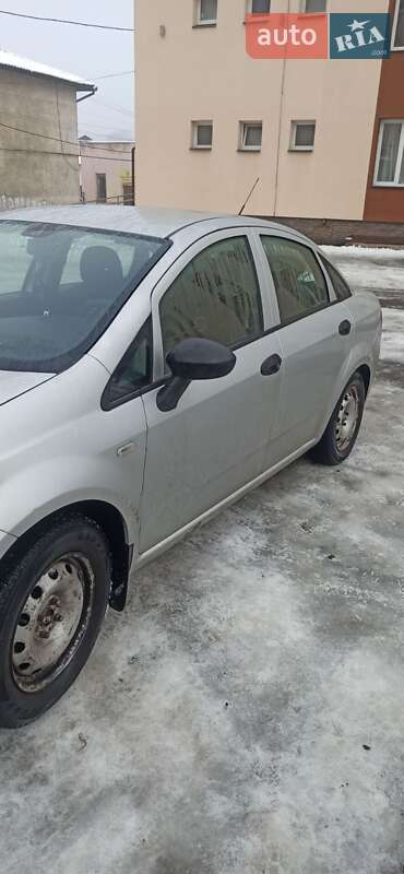 Седан Fiat Linea 2009 в Воловце