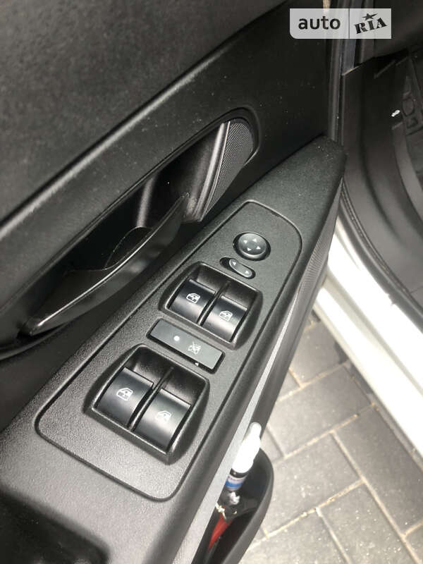 Седан Fiat Linea 2013 в Киеве фото 17 Седан Fiat Linea 2013 в Киеве