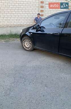 Седан Fiat Linea 2010 в 