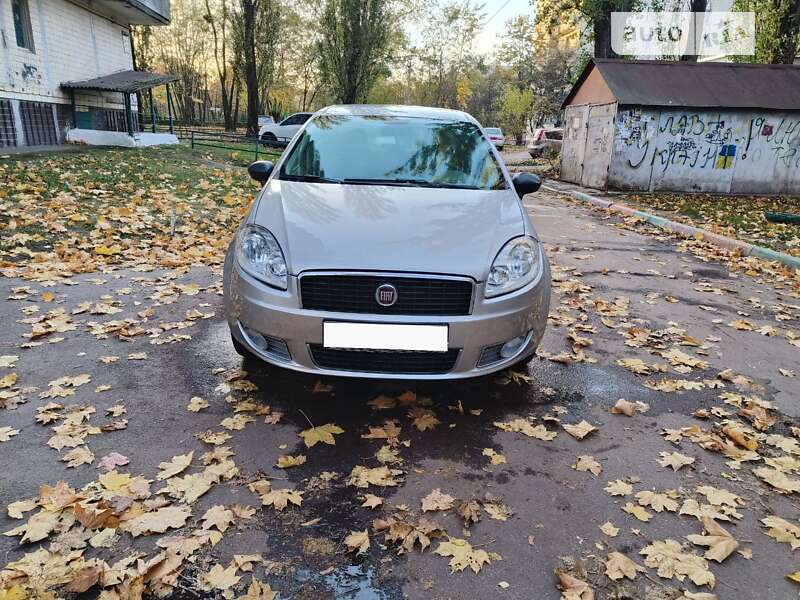 Седан Fiat Linea 2012 в 
