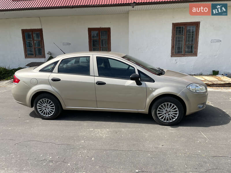 Седан Fiat Linea 2012 в Вараші