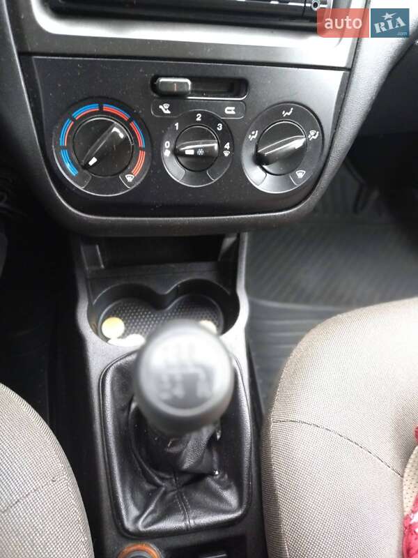 Седан Fiat Linea 2012 в Пирятине