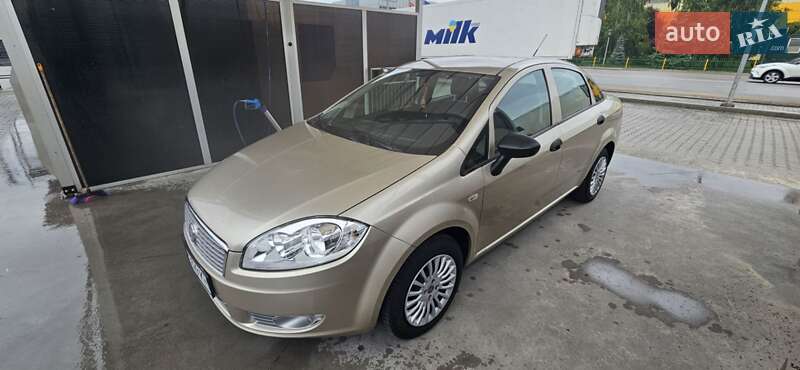Седан Fiat Linea 2010 в 