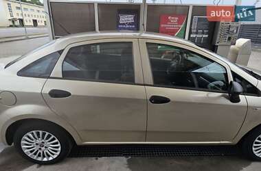 Седан Fiat Linea 2010 в 