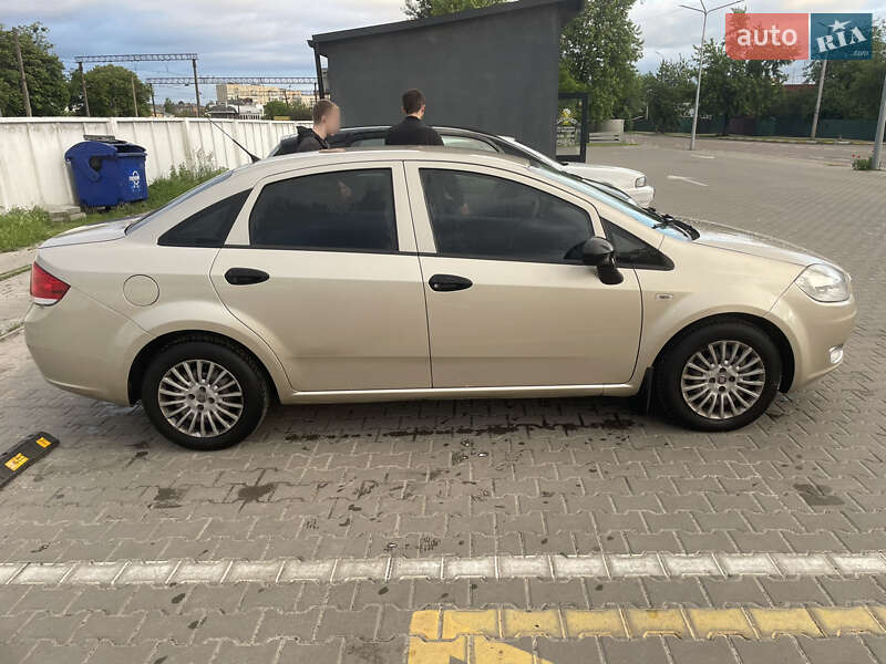 Седан Fiat Linea 2012 в Буче