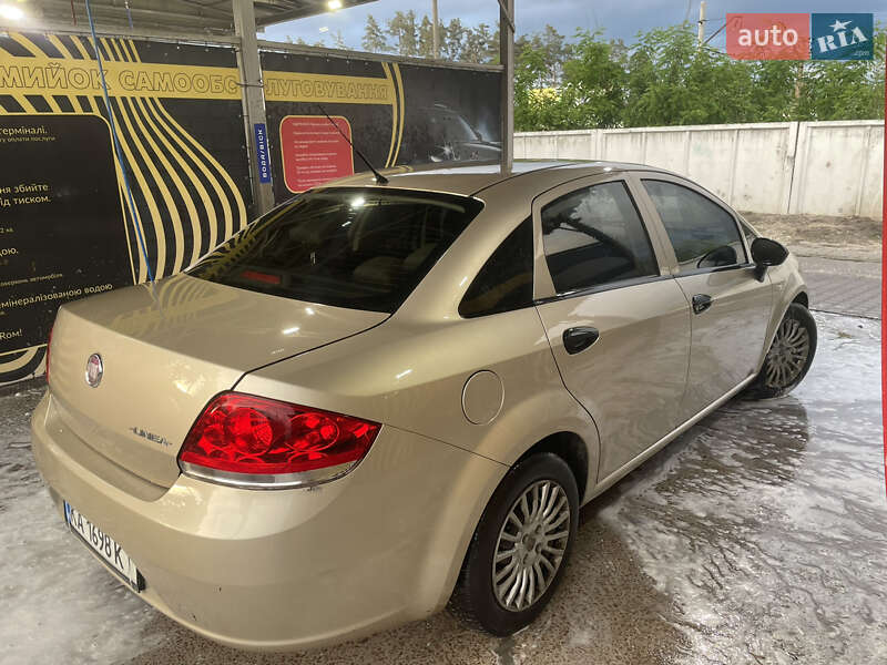 Седан Fiat Linea 2012 в Буче