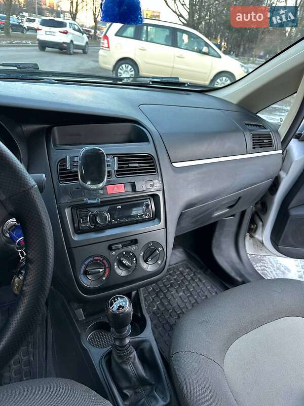 Седан Fiat Linea 2011 в Львові