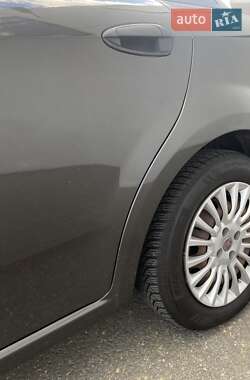 Седан Fiat Linea 2010 в 
