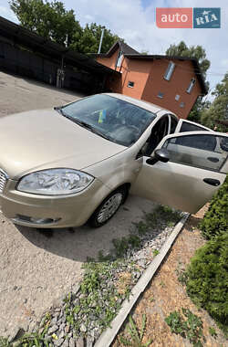 Седан Fiat Linea 2012 в 
