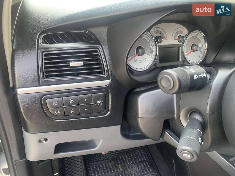 Седан Fiat Linea 2009 в Бродах