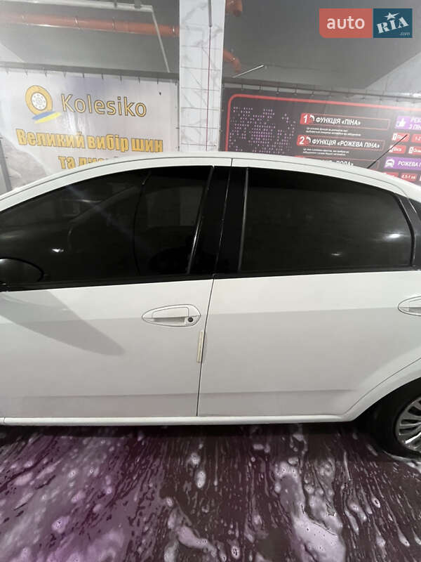 Седан Fiat Linea 2013 в Киеве фото 12 Седан Fiat Linea 2013 в Киеве