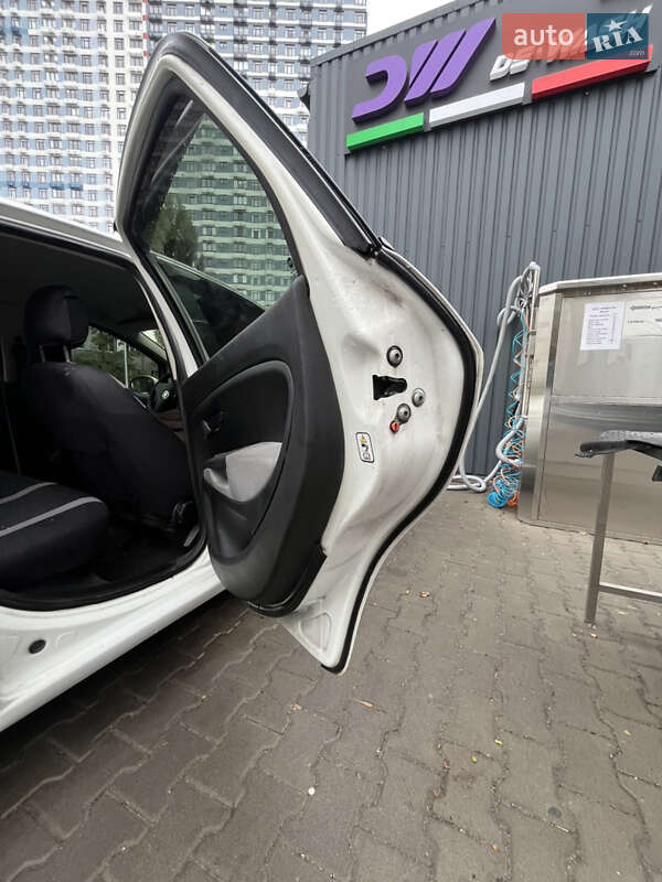 Седан Fiat Linea 2013 в Киеве фото 38 Седан Fiat Linea 2013 в Киеве