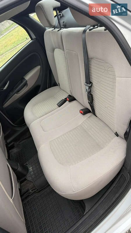 Седан Fiat Linea 2013 в Киеве