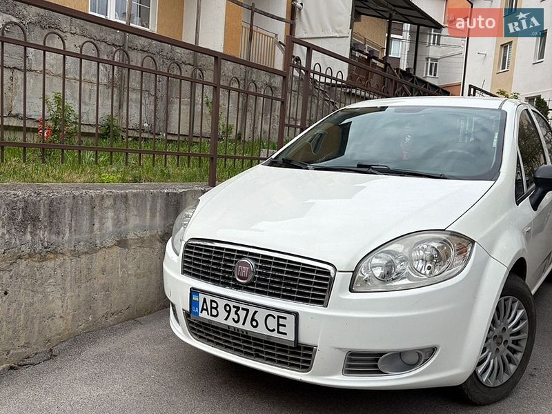 Седан Fiat Linea 2012 в Ладыжине