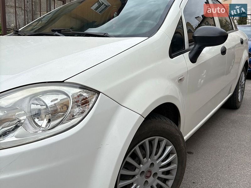 Седан Fiat Linea 2012 в Ладыжине
